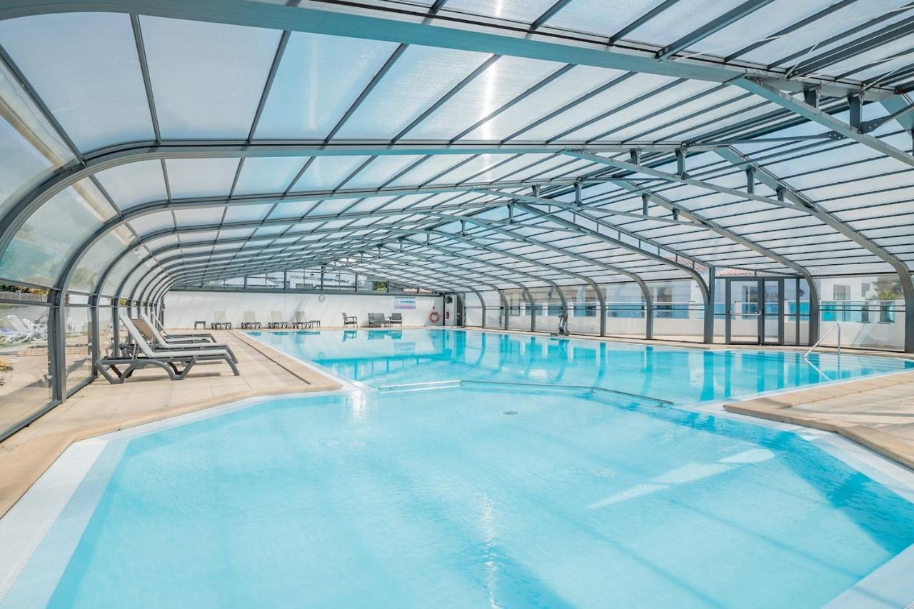 Chalet Pour 8 Dans Residence Avec Piscine Chauffee Бретиньоль-сюр-Мер Экстерьер фото