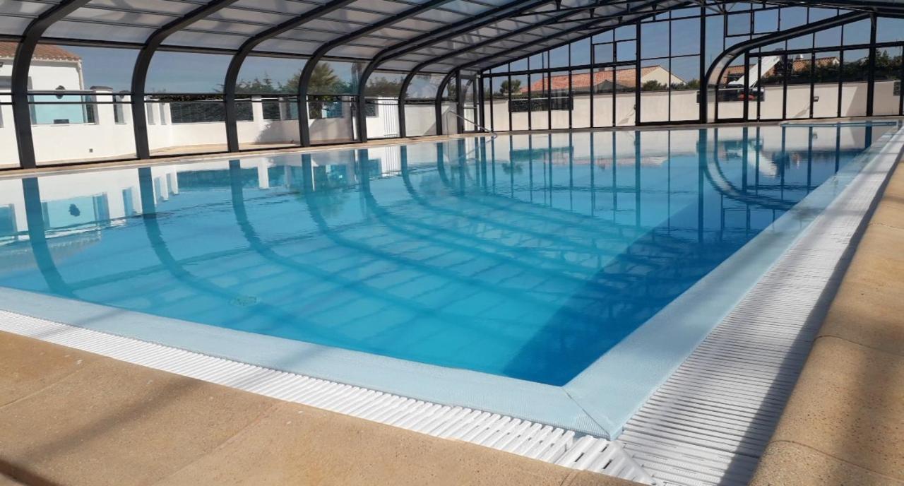 Chalet Pour 8 Dans Residence Avec Piscine Chauffee Бретиньоль-сюр-Мер Экстерьер фото